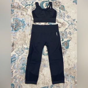 Gymshark Energy+ Seamless Cropped Leggings in Black - Size Large